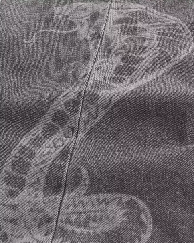 Super Baggy-Jeans mit Schlangengrafik