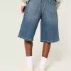 Super Baggy-Jeansshorts in dunkler Waschung unterhalb des Knies Super Baggy-Jeansshorts in dunkler Waschung unterhalb des Knies
