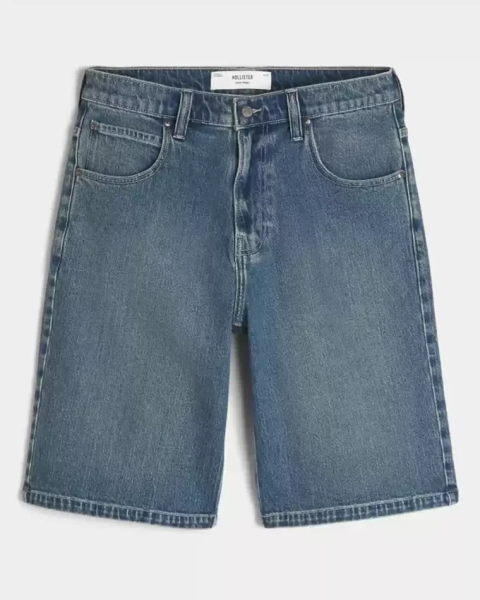 Super Baggy-Jeansshorts in dunkler Waschung unterhalb des Knies Super Baggy-Jeansshorts in dunkler Waschung unterhalb des Knies