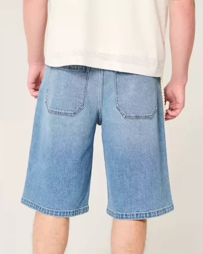 Super Baggy-Jeansshorts mit mittlerer Waschung unterhalb des Knies Super Baggy-Jeansshorts mit mittlerer Waschung unterhalb des Knies