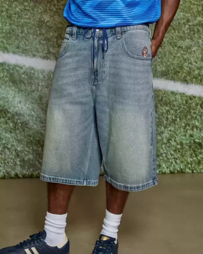 Super Baggy-Jeansshorts mit Taz-Grafik in mittlerer Waschung