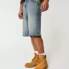Super Baggy-Jeansshorts mit Taz-Grafik in mittlerer Waschung