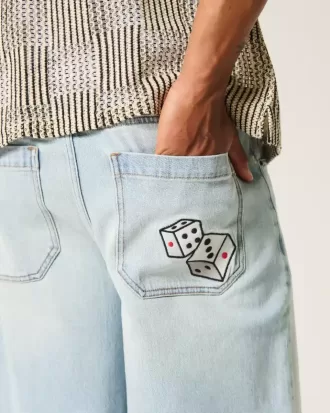 Super Baggy-Jeansshorts mit Würfelgrafik in heller Waschung