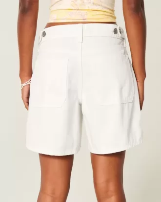 Tief sitzende Baggy-Jeans in Weiß mit verstellbarem Bund