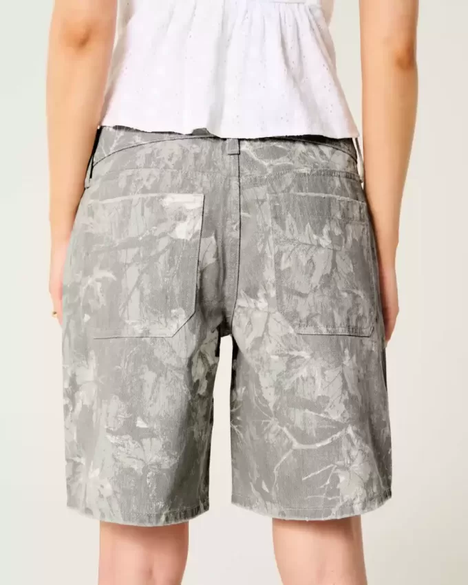 Tief sitzende Baggy-Jeans mit Camouflage-Muster