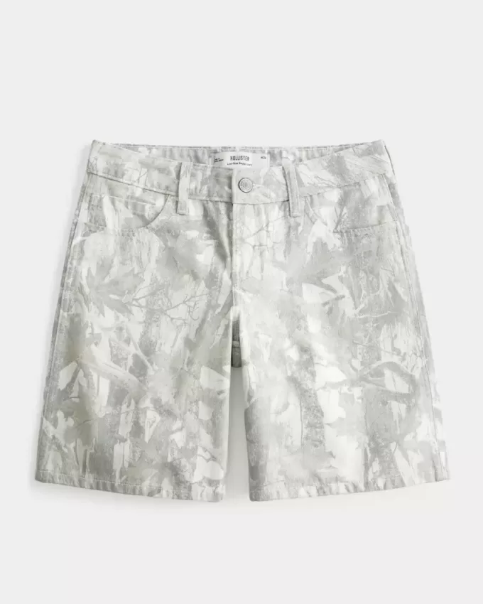 Tief sitzende Baggy-Jeans mit Camouflage-Muster Tief sitzende Baggy-Jeans mit Camouflage-Muster