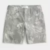 Tief sitzende Baggy-Jeans mit Camouflage-Muster