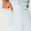 Tief sitzende Baggy-Jeans mit heller Waschung und Schleifengrafik