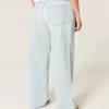 Tief sitzende Baggy-Jeans mit heller Waschung und Sternstickerei