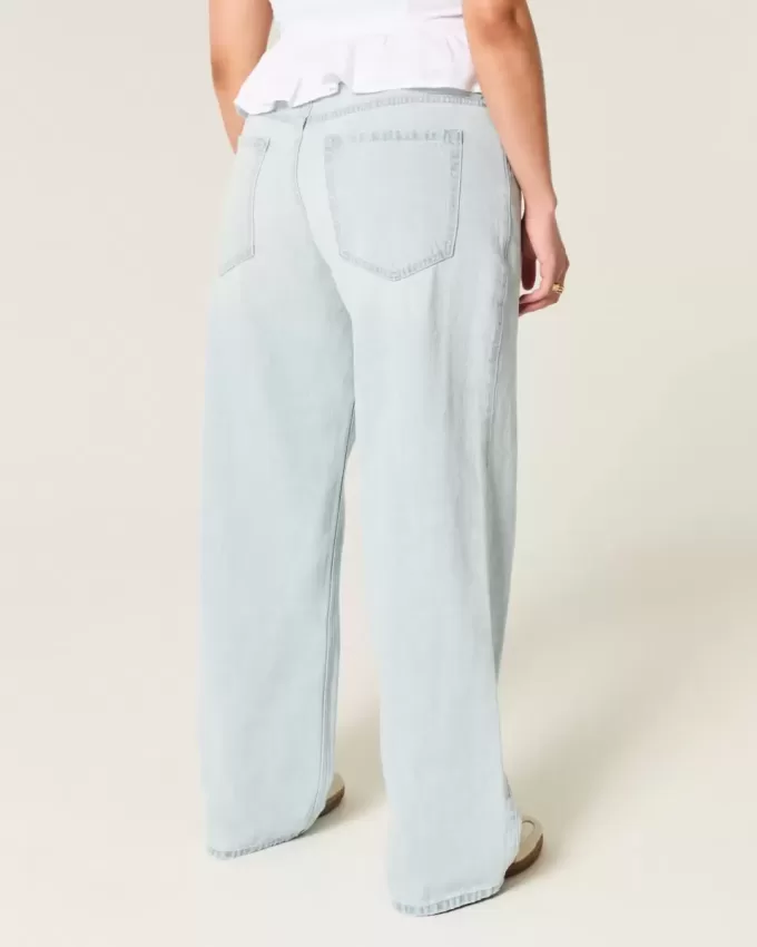 Tief sitzende Baggy-Jeans mit heller Waschung und Sternstickerei