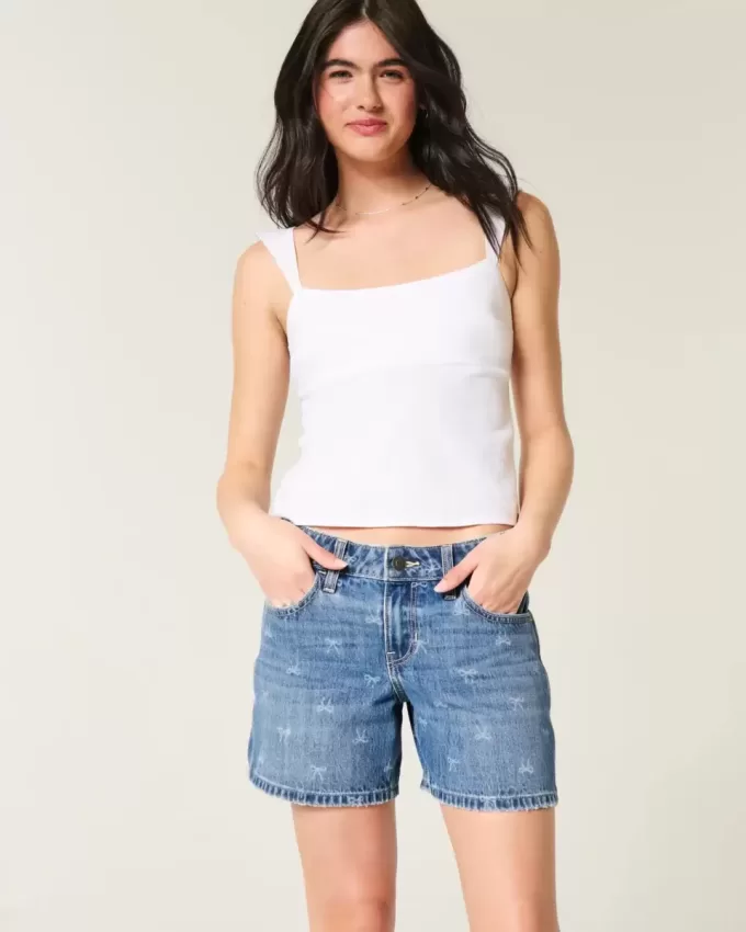 Tief sitzende Baggy-Jeansshorts mit Schleifenmuster