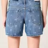 Tief sitzende Baggy-Jeansshorts mit Schleifenmuster