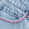 Tief sitzender Mini-Skort aus rosa besticktem Denim in heller Waschung