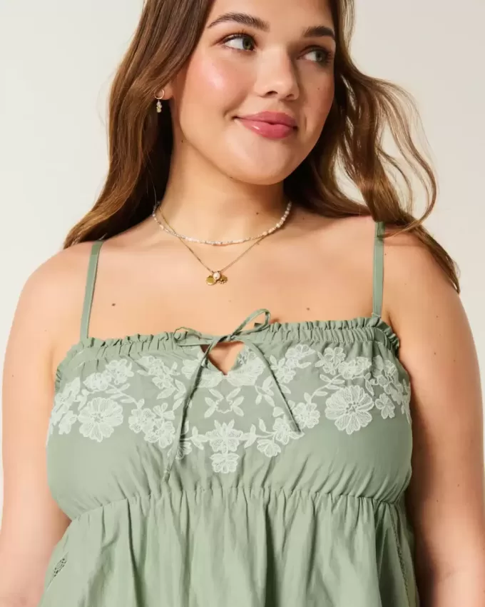 Trägerloses Babydoll-Kleid mit Stickerei