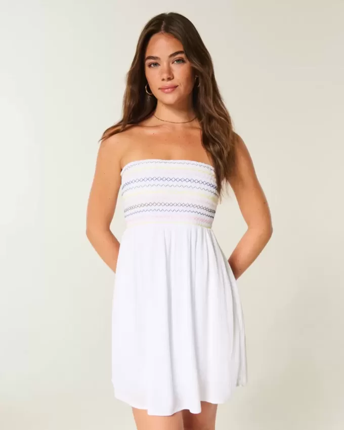 Trägerloses, gesmoktes Minikleid Trägerloses, gesmoktes Minikleid