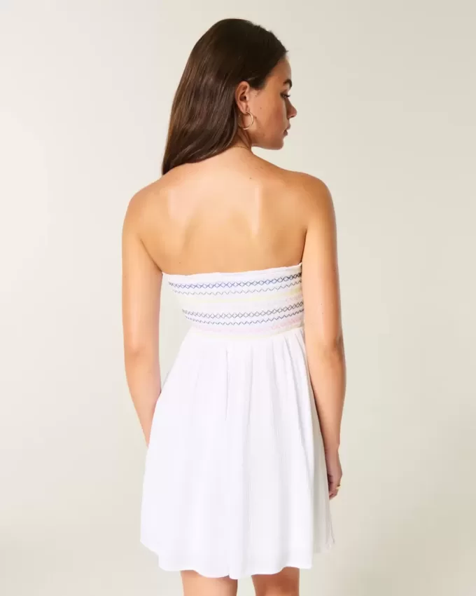 Trägerloses, gesmoktes Minikleid Trägerloses, gesmoktes Minikleid