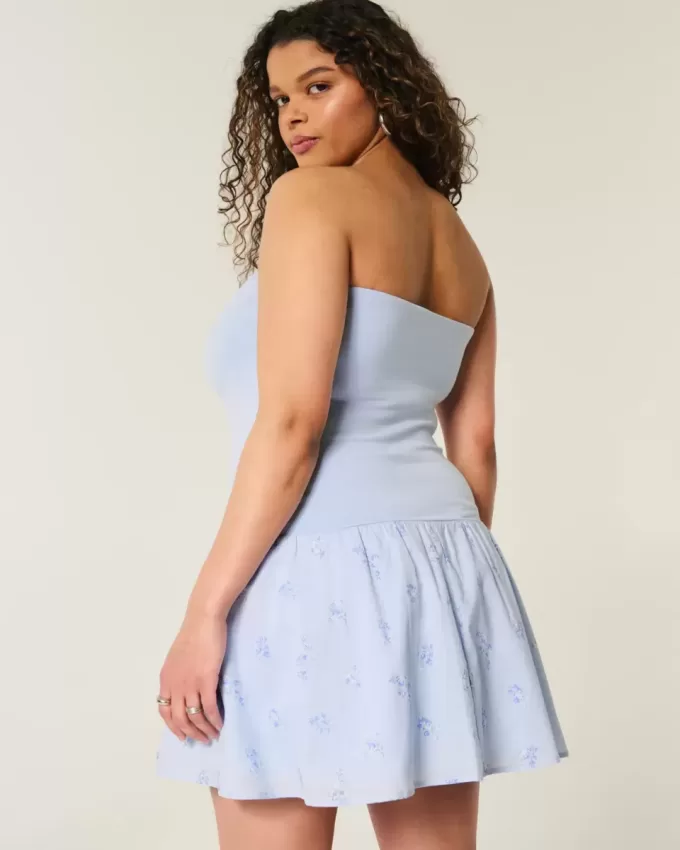 Trägerloses Minikleid aus Strickgewebe mit tiefer Taille