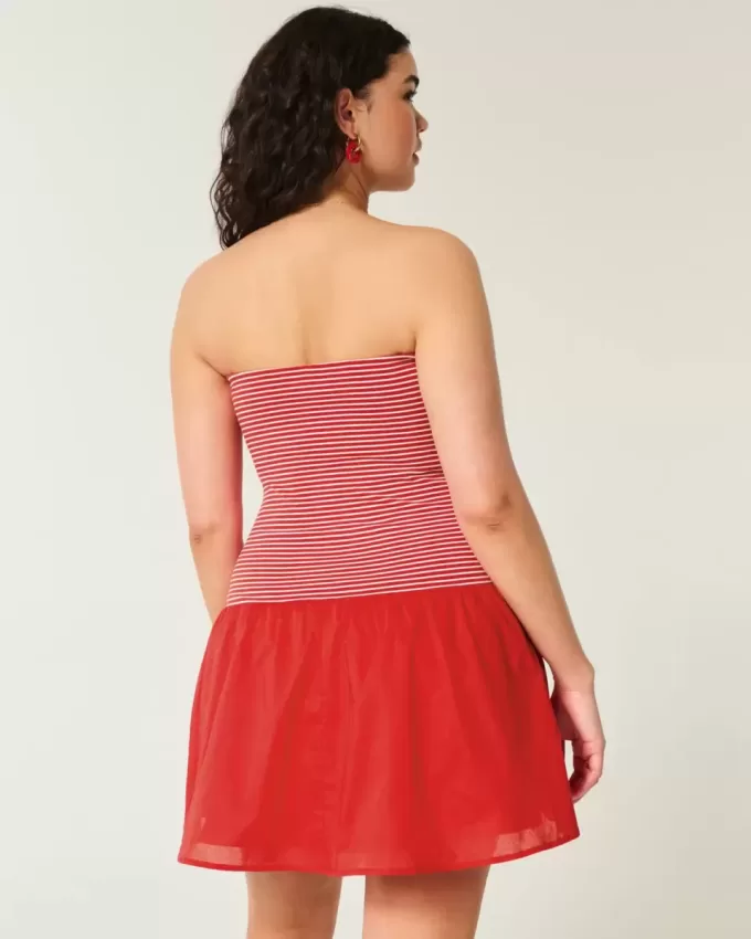 Trägerloses Minikleid aus Strickgewebe mit tiefer Taille