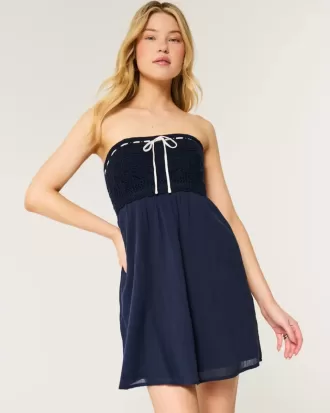 Trägerloses Minikleid im Häkel-Mix