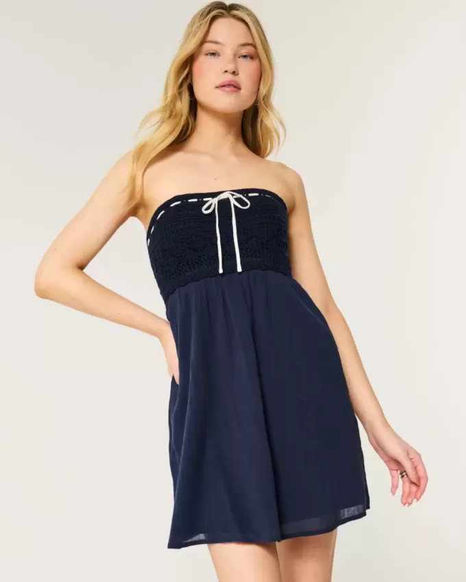 Trägerloses Minikleid im Häkel-Mix