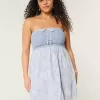 Trägerloses Minikleid im Häkel-Mix