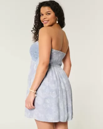Trägerloses Minikleid im Häkel-Mix
