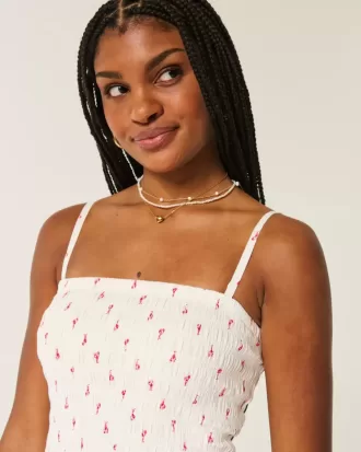 Trägerloses Minikleid mit gesmoktem Oberteil
