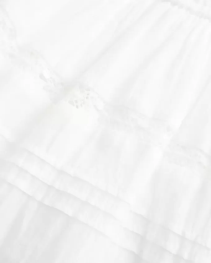 Trägerloses Minikleid mit gesmoktem Oberteil