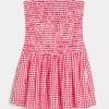 Trägerloses Minikleid mit gesmoktem Oberteil
