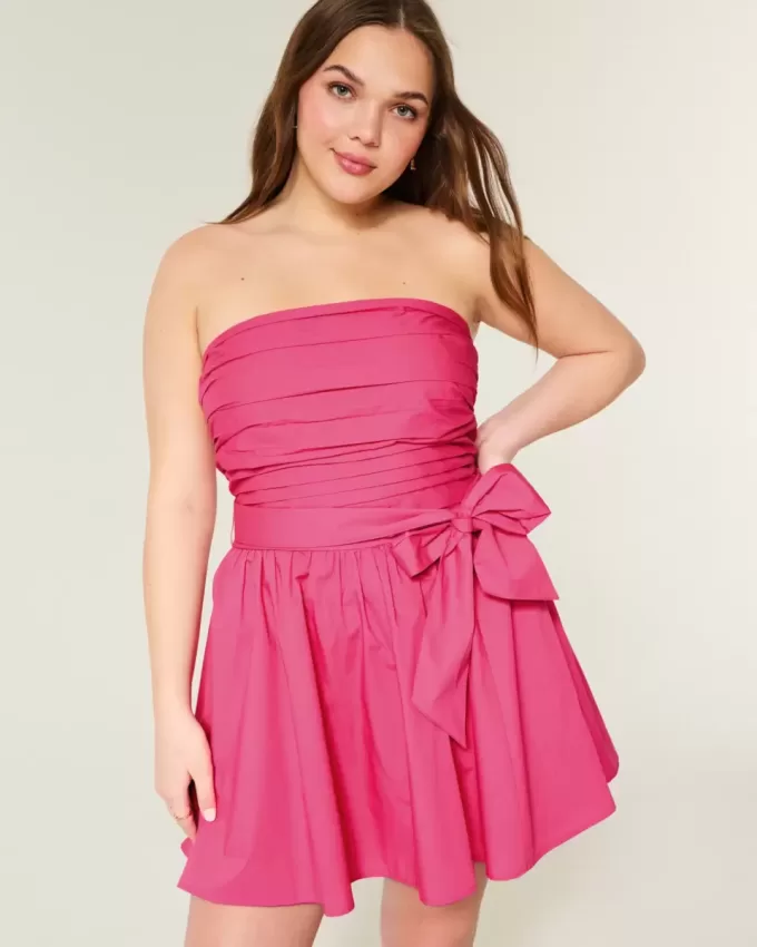 Trägerloses Minikleid mit Schleife