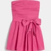 Trägerloses Minikleid mit Schleife