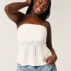 Trägerloses Pullover-Tube-Top im Häkel-Stil