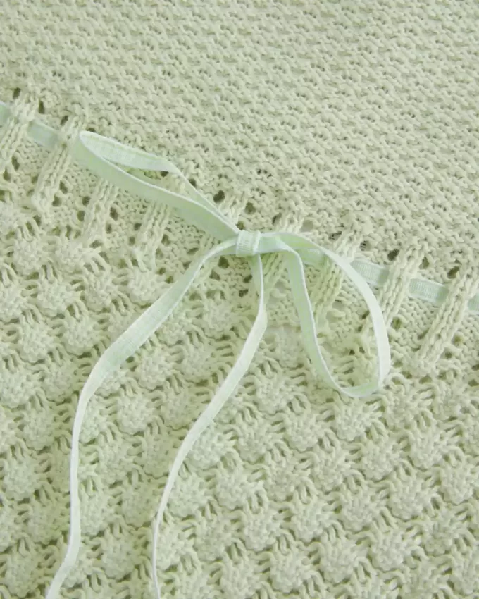 Trägerloses Pullover-Tube-Top im Häkel-Stil