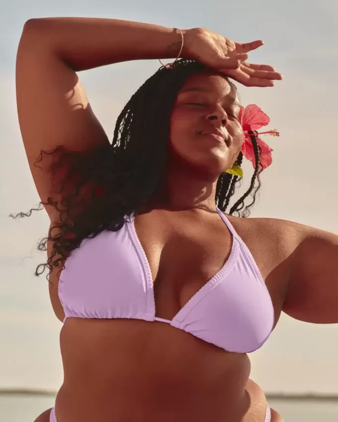 Triangel-Bikinioberteil mit Stickerei Triangel-Bikinioberteil mit Stickerei