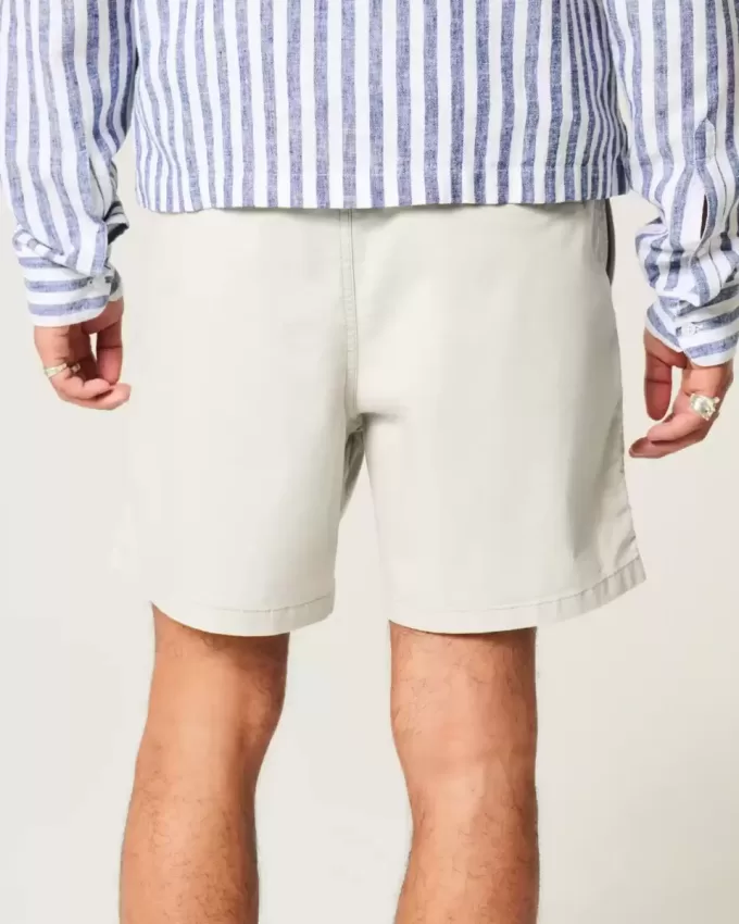 Twill-Shorts zum Überziehen bis zur Mitte des Oberschenkels Twill-Shorts zum Überziehen bis zur Mitte des Oberschenkels
