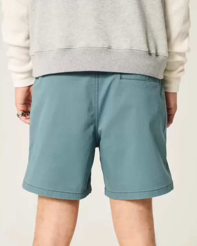 Twill-Shorts zum Überziehen bis zur Mitte des Oberschenkels Twill-Shorts zum Überziehen bis zur Mitte des Oberschenkels