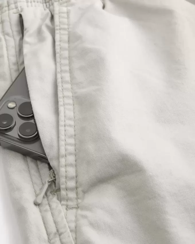 Twill-Shorts zum Überziehen bis zur Mitte des Oberschenkels Twill-Shorts zum Überziehen bis zur Mitte des Oberschenkels