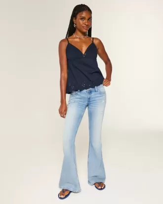 Ultra Low-Rise Distressed Light Wash Flare Jeans mit Pailletten