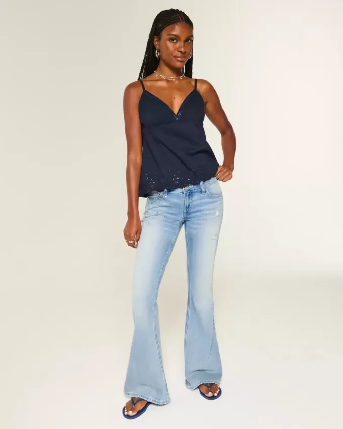 Ultra Low-Rise Distressed Light Wash Flare Jeans mit Pailletten