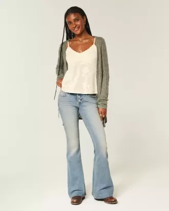 Ultra Low-Rise Flare Jeans mit mittlerer Waschung