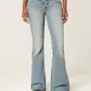 Ultra Low-Rise Flare Jeans mit mittlerer Waschung Ultra Low-Rise Flare Jeans mit mittlerer Waschung