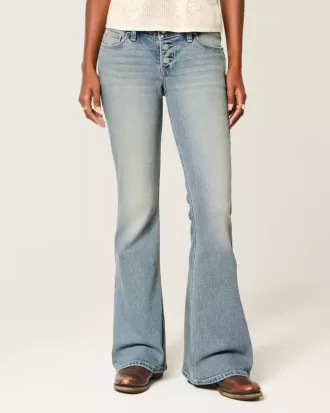 Ultra Low-Rise Flare Jeans mit mittlerer Waschung