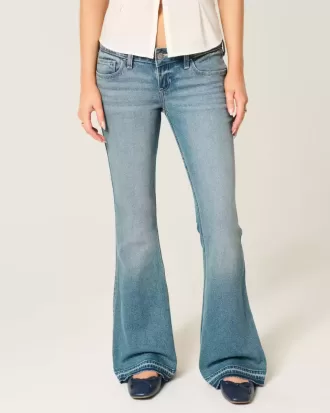 Ultra Low-Rise Flare Jeans mit mittlerer Waschung