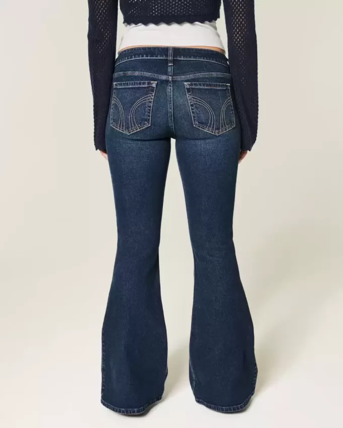 Ultra Low-Rise Schlagjeans in dunkler Waschung