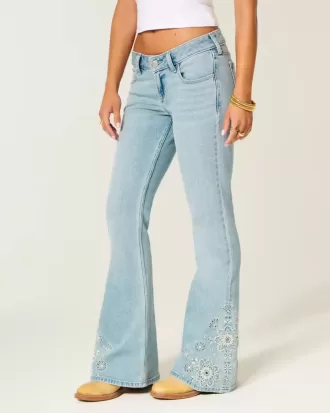 Ultra Low Rise Schlagjeans mit heller Waschung und Blumenstickerei