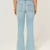 Ultra Low Rise Schlagjeans mit heller Waschung und Blumenstickerei Ultra Low Rise Schlagjeans mit heller Waschung und Blumenstickerei