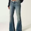 Ultra Low-Rise Schlagjeans mit mittlerer Waschung und Stickerei