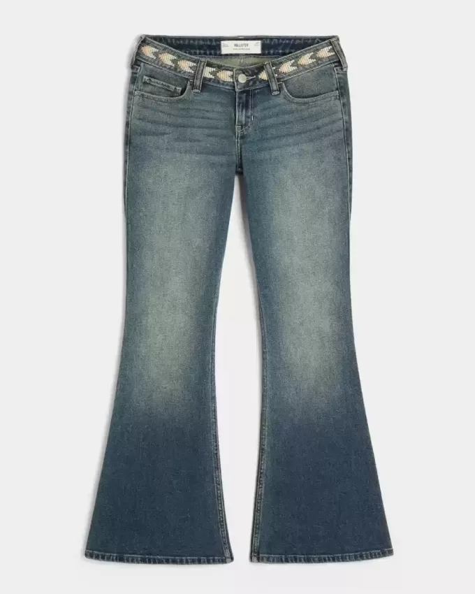 Ultra Low-Rise Schlagjeans mit mittlerer Waschung und Stickerei
