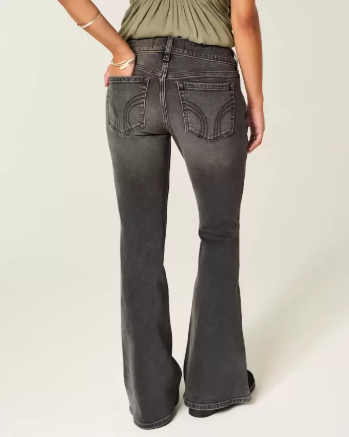 Ultra Low-Rise verwaschene schwarze Schlagjeans
