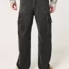 Verwaschene schwarze Baggy-Cargojeans